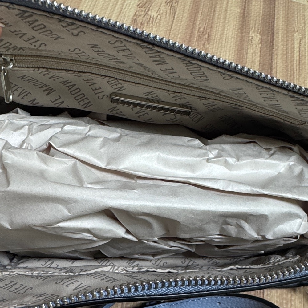 Steve Madden Slate Crossbody Bag with Chain Detail - Picture 4 of 4